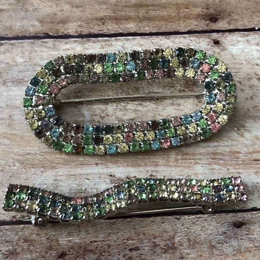 Vintage set of two brooches
